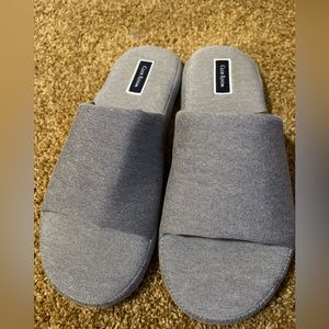 Club Room Men’s Slippers size L (10-11) NWOT